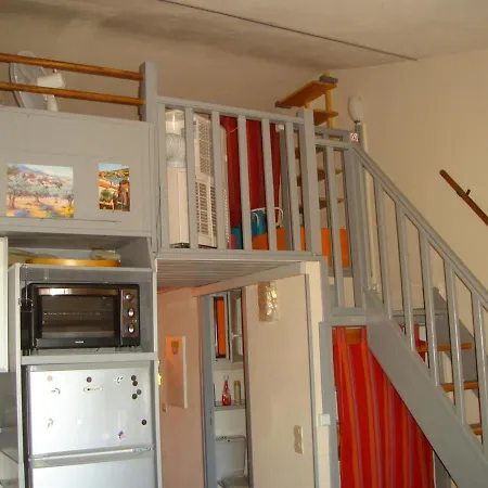 Studio-mezzanine A Avec Terrasse Et Parking Privatif - Fr-1-309-90